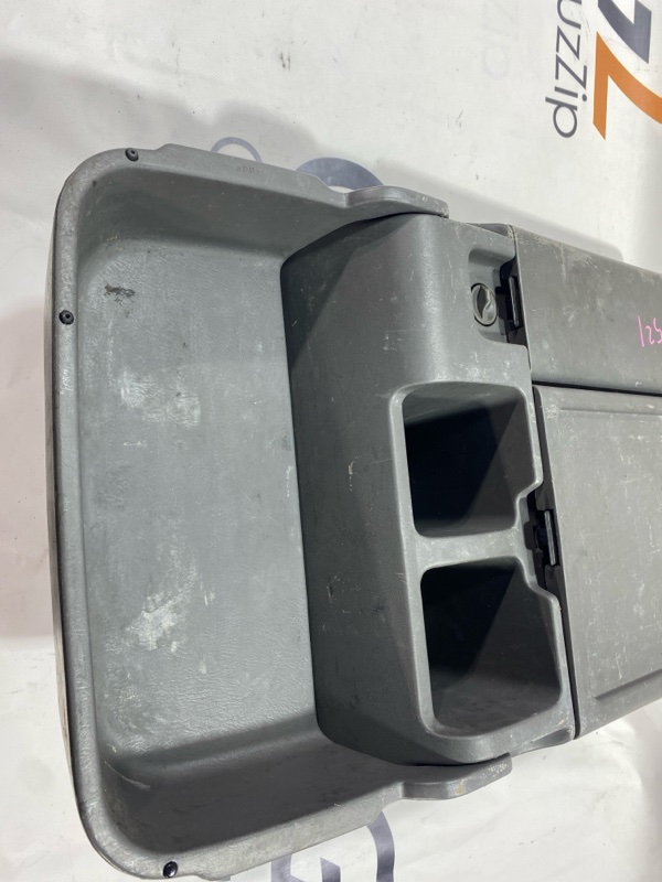 Бардачок между сидений Isuzu Giga CYJ77W6 6UZ1 2006 (б/у) Бардачок между сидений Isuzu Giga CYJ77W6 6UZ1 2006 (б/у)