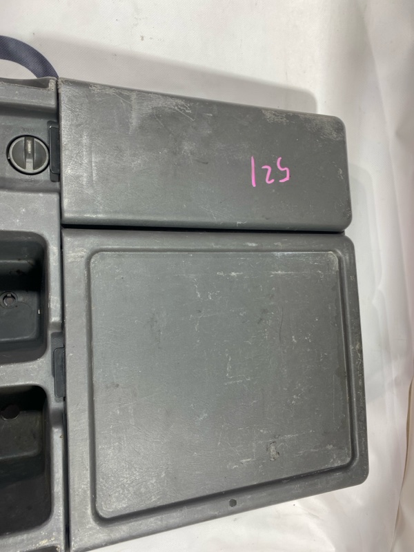 Бардачок между сидений Isuzu Giga CYJ77W6 6UZ1 2006 (б/у) Бардачок между сидений Isuzu Giga CYJ77W6 6UZ1 2006 (б/у)