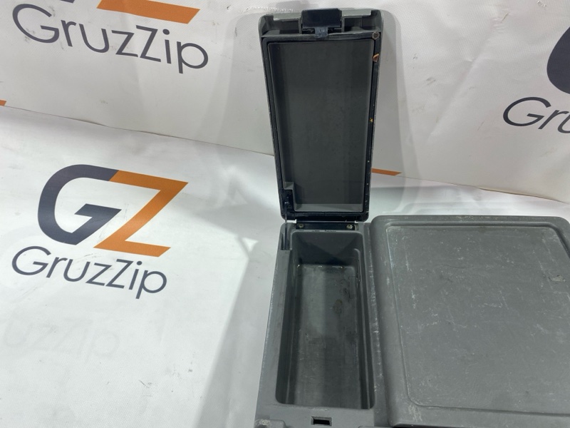 Бардачок между сидений Isuzu Giga CYJ77W6 6UZ1 2006 (б/у) Бардачок между сидений Isuzu Giga CYJ77W6 6UZ1 2006 (б/у)