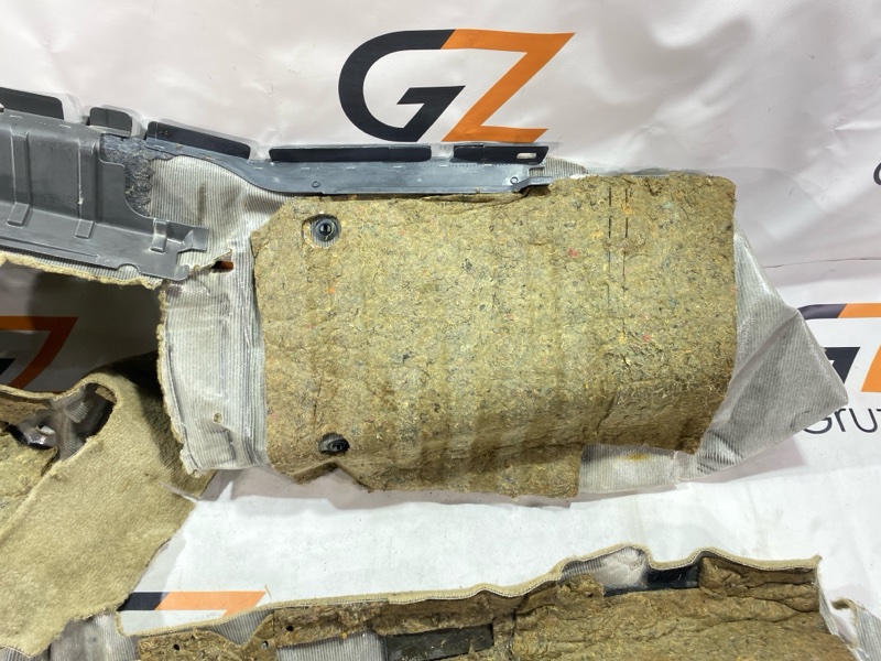 Ковер пола Toyota Land Cruiser Cygnus UZJ100W 2UZ-FE 2000 (б/у) Ковер пола Toyota Land Cruiser Cygnus UZJ100W 2UZ-FE 2000 (б/у)