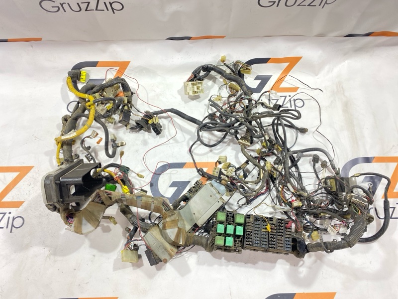 Коса кабины Isuzu Forward FRR33 6HH1 1999 (б/у)