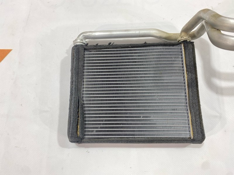 Радиатор печки Toyota Land Cruiser Cygnus UZJ100W 2UZ-FE 2000 (б/у) Радиатор печки Toyota Land Cruiser Cygnus UZJ100W 2UZ-FE 2000 (б/у)