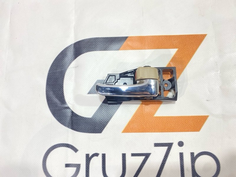 Ручка двери внутренняя Toyota Land Cruiser Cygnus UZJ100W 2UZ-FE 2000 задняя правая (б/у)
