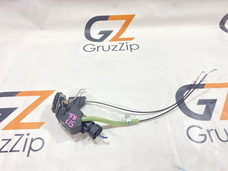 Замок двери Toyota Land Cruiser Cygnus UZJ100W 2UZ-FE 2000 задний правый (б/у) Замок двери Toyota Land Cruiser Cygnus UZJ100W 2UZ-FE 2000 задний правый (б/у)