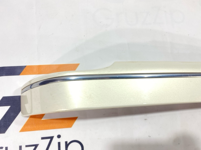 Накладка на крыло Toyota Land Cruiser Cygnus UZJ100W 2UZ-FE 2000 задняя правая (б/у) Накладка на крыло Toyota Land Cruiser Cygnus UZJ100W 2UZ-FE 2000 задняя правая (б/у)