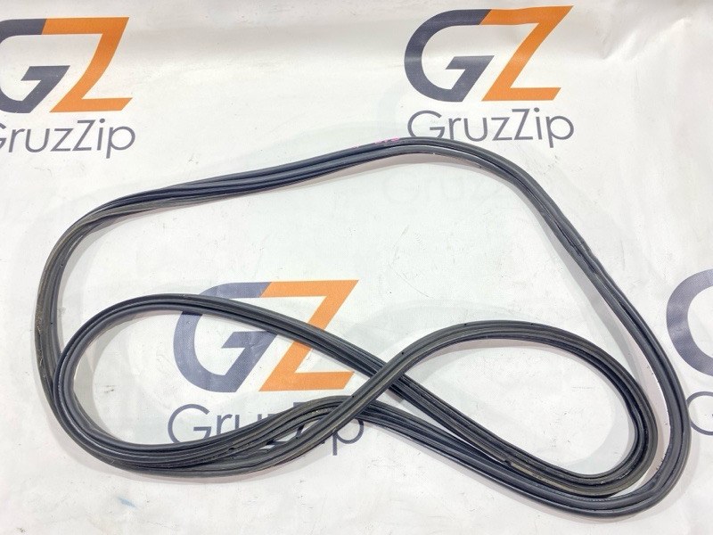 Уплотнитель двери багажника Toyota Land Cruiser Cygnus UZJ100W 2UZ-FE 2000 (б/у)