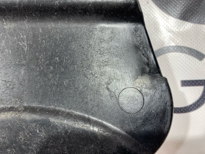 Защита двигателя Toyota Land Cruiser HDJ101K 1HD-FTE 2000 (б/у) Защита двигателя Toyota Land Cruiser HDJ101K 1HD-FTE 2000 (б/у)