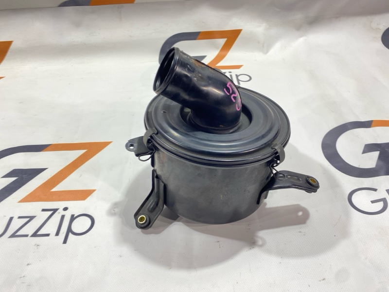 Корпус воздушного фильтра Toyota Hilux Surf KZN130W 1KZ-TE 1994 (б/у)