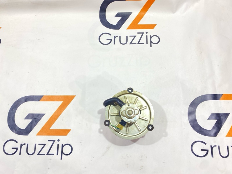 Мотор печки Isuzu Giga CYJ77W6 6UZ1 2006 (б/у) Мотор печки Isuzu Giga CYJ77W6 6UZ1 2006 (б/у)