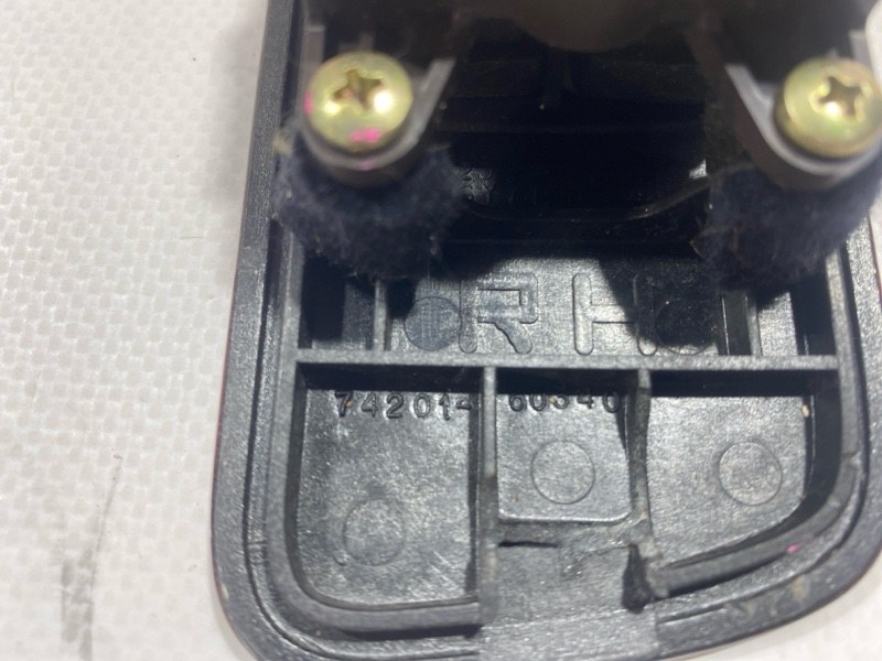 Кнопка стеклоподъемника Toyota Land Cruiser Cygnus UZJ100W 2UZ-FE 2000 передняя правая (б/у) Кнопка стеклоподъемника Toyota Land Cruiser Cygnus UZJ100W 2UZ-FE 2000 передняя правая (б/у)