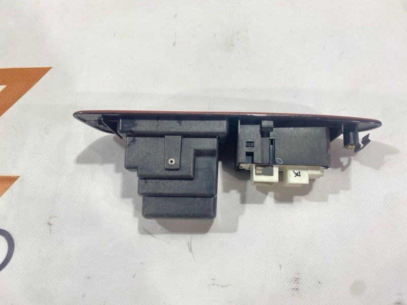 Кнопка стеклоподъемника Toyota Land Cruiser Cygnus UZJ100W 2UZ-FE 2000 задняя правая (б/у) Кнопка стеклоподъемника Toyota Land Cruiser Cygnus UZJ100W 2UZ-FE 2000 задняя правая (б/у)