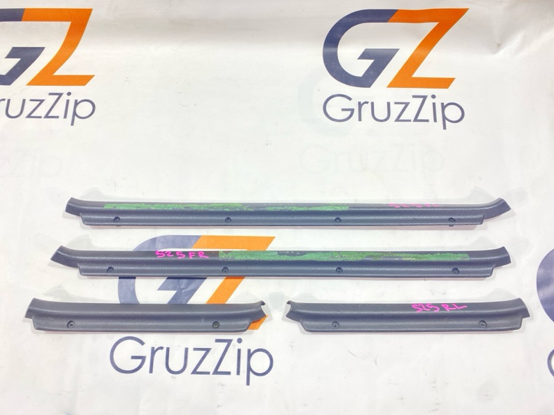 Порожек пластиковый Toyota Hilux Surf KZN130W 1KZ-TE 1994 (б/у)