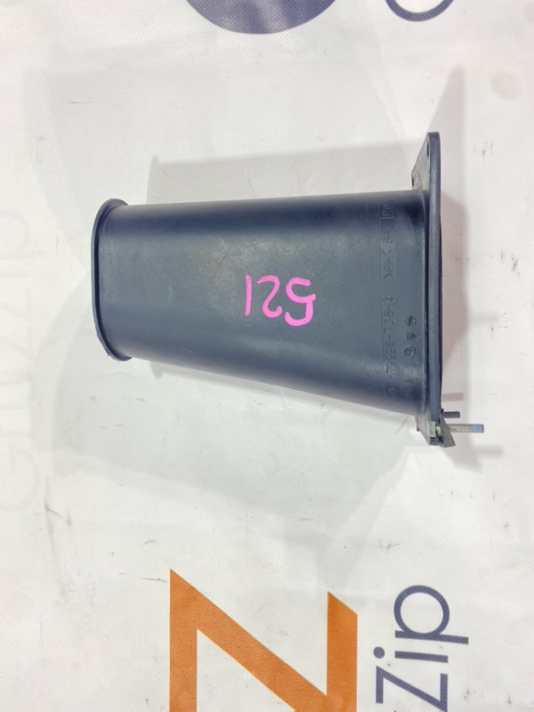 Кожух рулевой колонки Isuzu Giga CYJ77W6 6UZ1 2006 (б/у) Кожух рулевой колонки Isuzu Giga CYJ77W6 6UZ1 2006 (б/у)