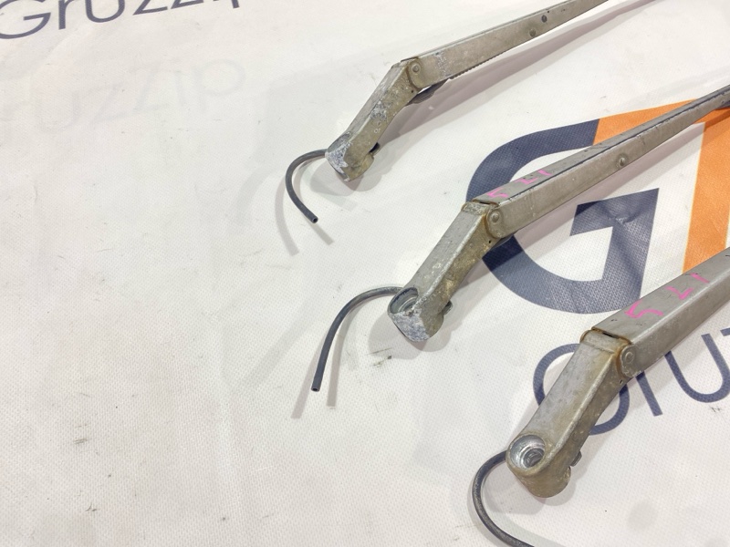 Дворник Isuzu Giga CYJ77W6 6UZ1 2006 (б/у) Дворник Isuzu Giga CYJ77W6 6UZ1 2006 (б/у)