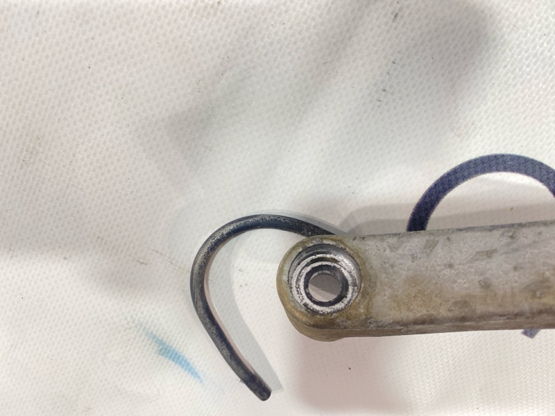 Дворник Isuzu Giga CYJ77W6 6UZ1 2006 (б/у) Дворник Isuzu Giga CYJ77W6 6UZ1 2006 (б/у)