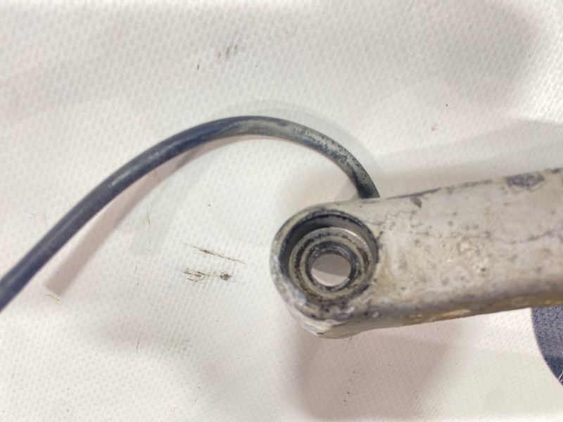 Дворник Isuzu Giga CYJ77W6 6UZ1 2006 (б/у) Дворник Isuzu Giga CYJ77W6 6UZ1 2006 (б/у)