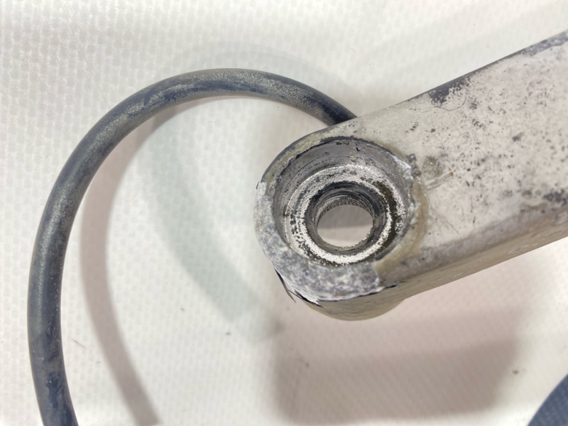 Дворник Isuzu Giga CYJ77W6 6UZ1 2006 (б/у) Дворник Isuzu Giga CYJ77W6 6UZ1 2006 (б/у)