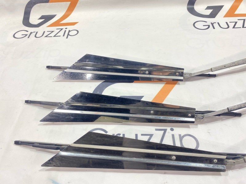 Дворник Isuzu Giga CYJ77W6 6UZ1 2006 (б/у) Дворник Isuzu Giga CYJ77W6 6UZ1 2006 (б/у)