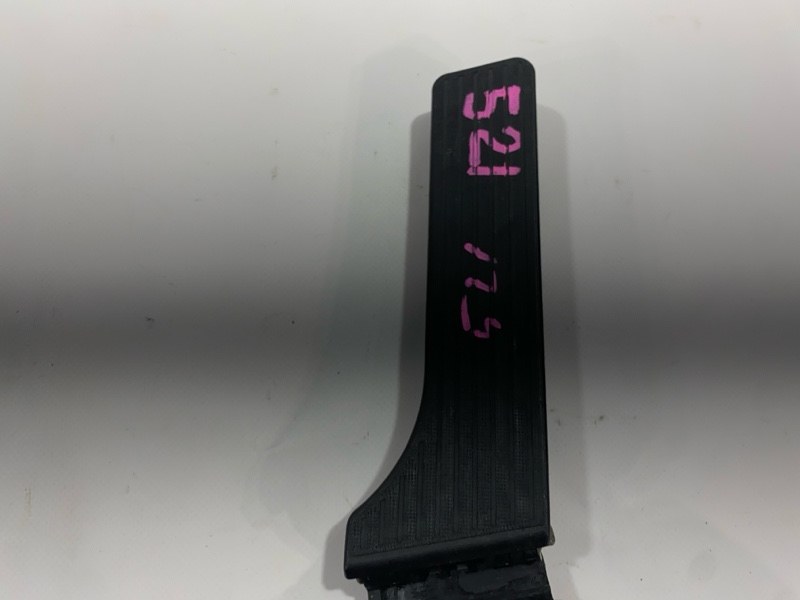 Педаль газа Isuzu Giga CYJ77W6 6UZ1 2006 (б/у) Педаль газа Isuzu Giga CYJ77W6 6UZ1 2006 (б/у)