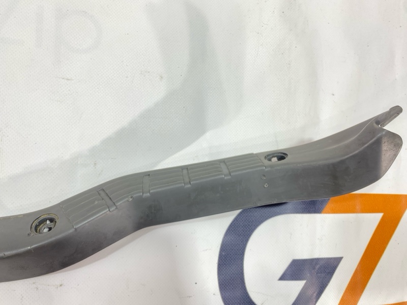 Порожек пластиковый Isuzu Giga CYJ77W6 6UZ1 2006 правый (б/у) Порожек пластиковый Isuzu Giga CYJ77W6 6UZ1 2006 правый (б/у)