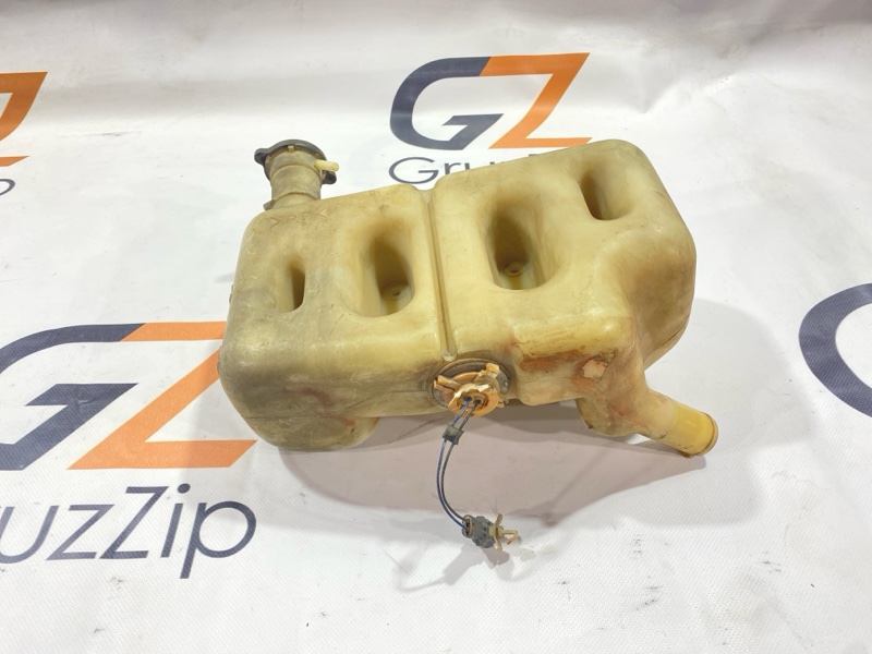 Бачок расширительный Isuzu Giga CYJ77W6 6UZ1 2006 (б/у) Бачок расширительный Isuzu Giga CYJ77W6 6UZ1 2006 (б/у)