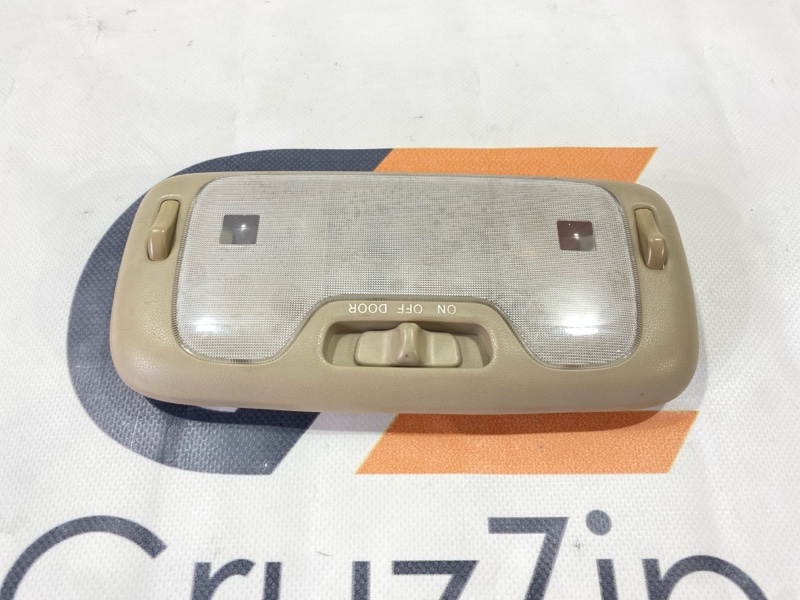 Плафон салона Toyota Land Cruiser Cygnus UZJ100W 2UZ-FE 2000 (б/у) Плафон салона Toyota Land Cruiser Cygnus UZJ100W 2UZ-FE 2000 (б/у)
