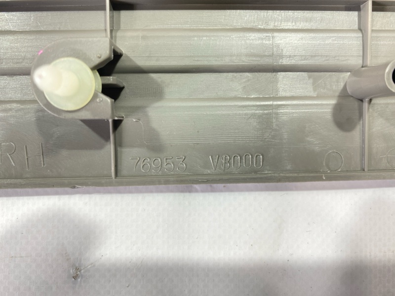 Порожек пластиковый Nissan Safari WGY61 TB45E 1998 (б/у) Порожек пластиковый Nissan Safari WGY61 TB45E 1998 (б/у)