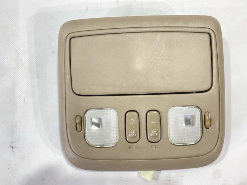 Плафон салона Toyota Land Cruiser Cygnus UZJ100W 2UZ-FE 2000 (б/у) Плафон салона Toyota Land Cruiser Cygnus UZJ100W 2UZ-FE 2000 (б/у)