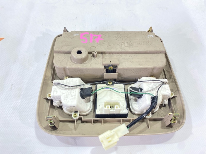 Плафон салона Toyota Land Cruiser Cygnus UZJ100W 2UZ-FE 2000 (б/у) Плафон салона Toyota Land Cruiser Cygnus UZJ100W 2UZ-FE 2000 (б/у)