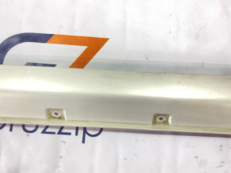 Накладка на порог Toyota Land Cruiser Cygnus UZJ100W 2UZ-FE 2000 (б/у) Накладка на порог Toyota Land Cruiser Cygnus UZJ100W 2UZ-FE 2000 (б/у)