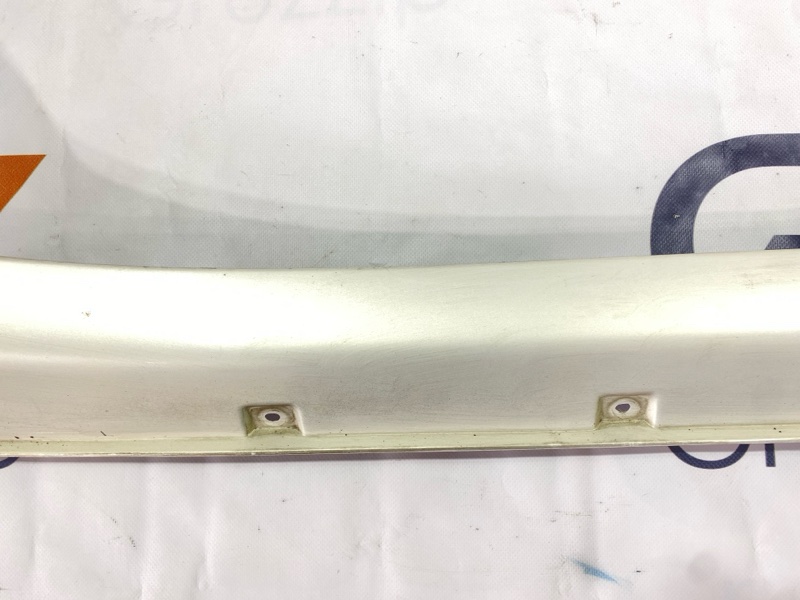 Накладка на порог Toyota Land Cruiser Cygnus UZJ100W 2UZ-FE 2000 (б/у) Накладка на порог Toyota Land Cruiser Cygnus UZJ100W 2UZ-FE 2000 (б/у)