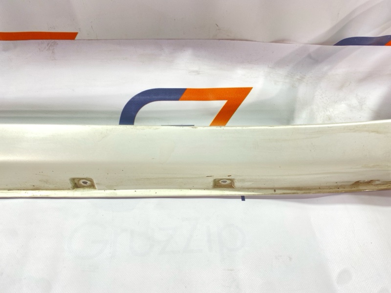 Накладка на порог Toyota Land Cruiser Cygnus UZJ100W 2UZ-FE 2000 (б/у) Накладка на порог Toyota Land Cruiser Cygnus UZJ100W 2UZ-FE 2000 (б/у)