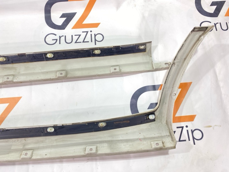 Накладка на порог Toyota Land Cruiser Cygnus UZJ100W 2UZ-FE 2000 (б/у) Накладка на порог Toyota Land Cruiser Cygnus UZJ100W 2UZ-FE 2000 (б/у)