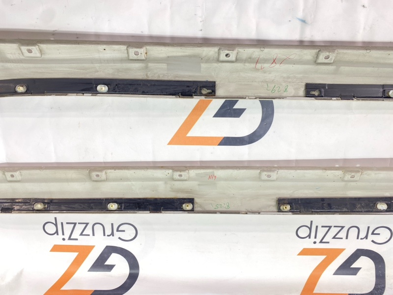 Накладка на порог Toyota Land Cruiser Cygnus UZJ100W 2UZ-FE 2000 (б/у) Накладка на порог Toyota Land Cruiser Cygnus UZJ100W 2UZ-FE 2000 (б/у)