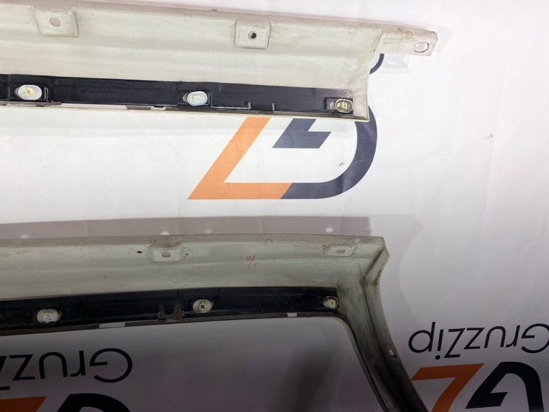 Накладка на порог Toyota Land Cruiser Cygnus UZJ100W 2UZ-FE 2000 (б/у) Накладка на порог Toyota Land Cruiser Cygnus UZJ100W 2UZ-FE 2000 (б/у)