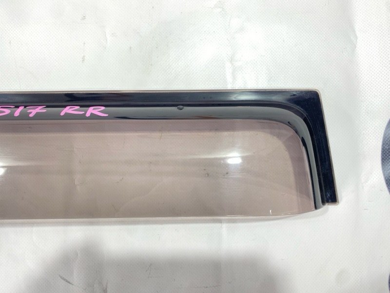 Ветровик Toyota Land Cruiser Cygnus UZJ100W 2UZ-FE 2000 задний правый (б/у) Ветровик Toyota Land Cruiser Cygnus UZJ100W 2UZ-FE 2000 задний правый (б/у)