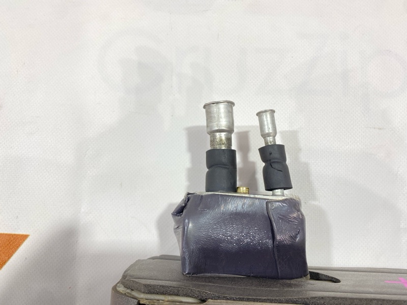 Радиатор кондиционера Toyota Land Cruiser Cygnus UZJ100W 2UZ-FE 2000 (б/у) Радиатор кондиционера Toyota Land Cruiser Cygnus UZJ100W 2UZ-FE 2000 (б/у)