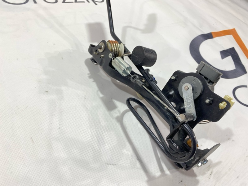 Педаль газа Toyota Land Cruiser HDJ101K 1HD-FTE 2000 (б/у) Педаль газа Toyota Land Cruiser HDJ101K 1HD-FTE 2000 (б/у)