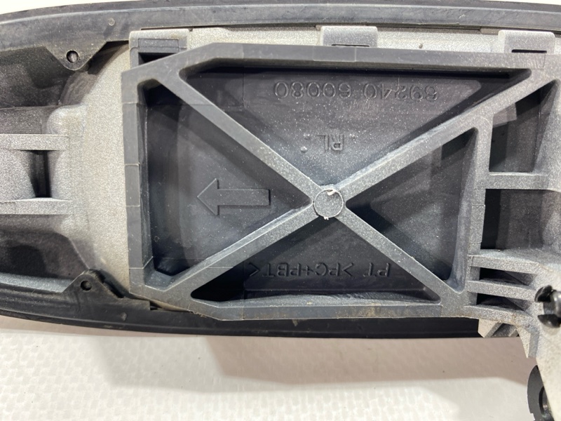 Ручка двери внешняя Toyota Land Cruiser Cygnus UZJ100W 2UZ-FE 2000 задняя левая (б/у) Ручка двери внешняя Toyota Land Cruiser Cygnus UZJ100W 2UZ-FE 2000 задняя левая (б/у)