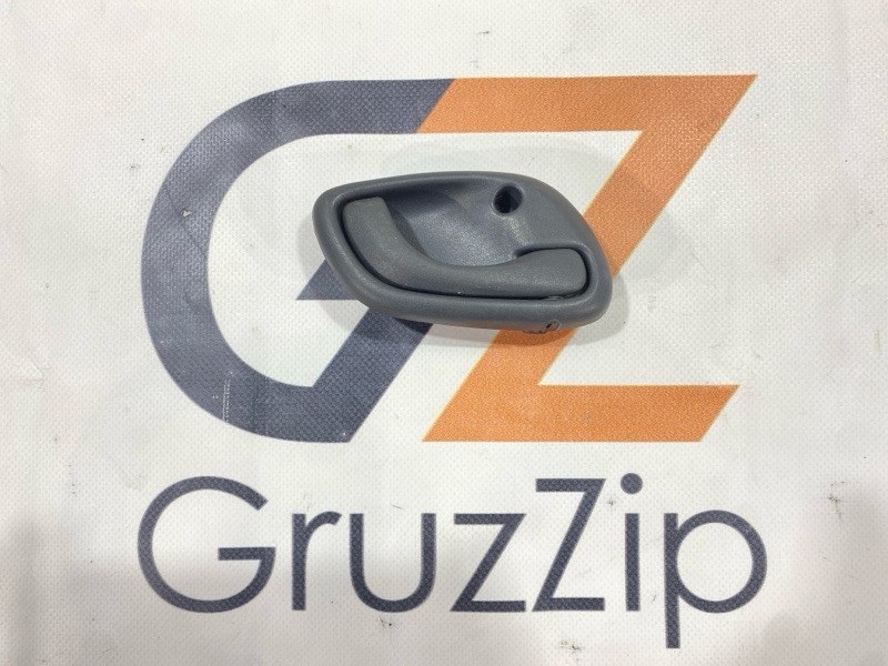 Ручка двери внутренняя Suzuki Jimny Sierra JB43W M13A 2006 передняя правая (б/у) Ручка двери внутренняя Suzuki Jimny Sierra JB43W M13A 2006 передняя правая (б/у)