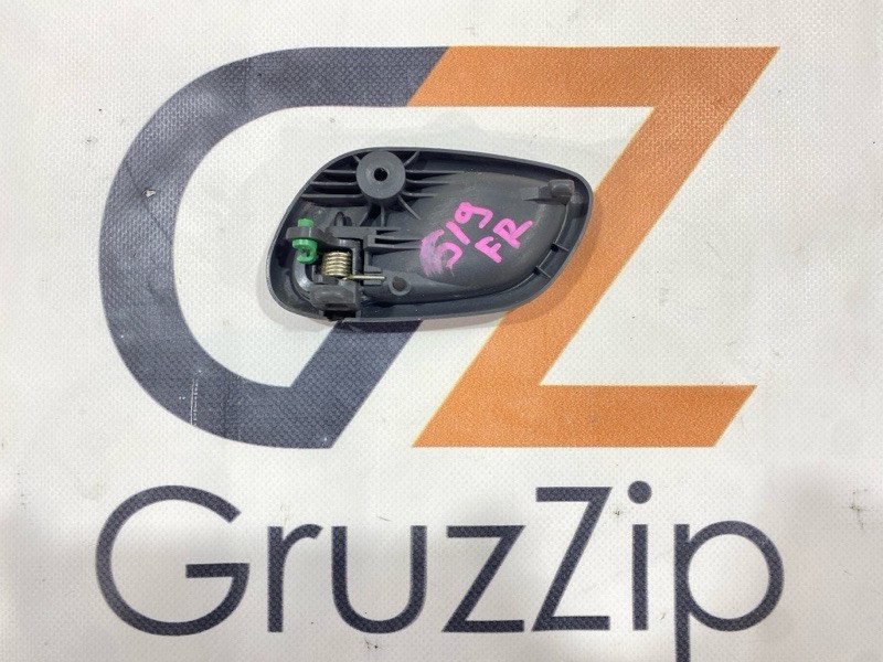 Ручка двери внутренняя Suzuki Jimny Sierra JB43W M13A 2006 передняя правая (б/у) Ручка двери внутренняя Suzuki Jimny Sierra JB43W M13A 2006 передняя правая (б/у)