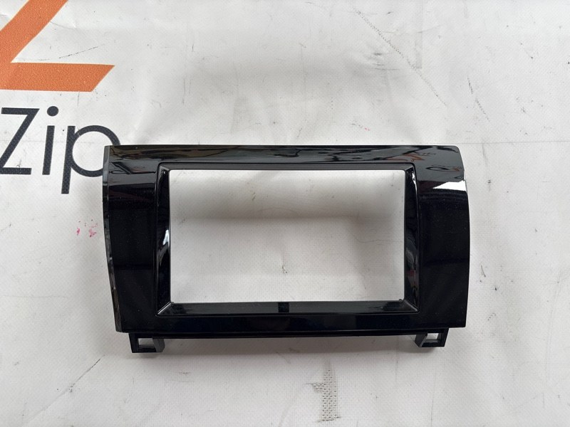Консоль под магнитолу Toyota Sequoia USK65 3URFBE 2009 (б/у)