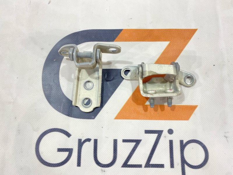 Петля двери Toyota Land Cruiser Cygnus UZJ100W 2UZ-FE 2000 задняя правая (б/у) Петля двери Toyota Land Cruiser Cygnus UZJ100W 2UZ-FE 2000 задняя правая (б/у)