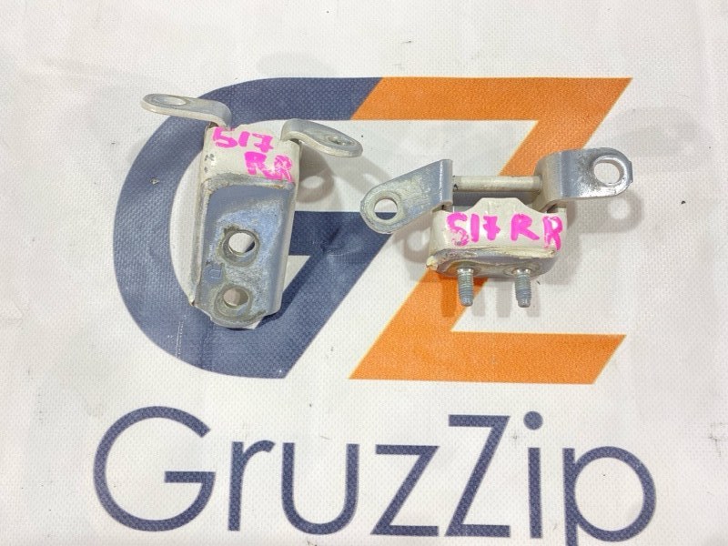 Петля двери Toyota Land Cruiser Cygnus UZJ100W 2UZ-FE 2000 задняя правая (б/у) Петля двери Toyota Land Cruiser Cygnus UZJ100W 2UZ-FE 2000 задняя правая (б/у)