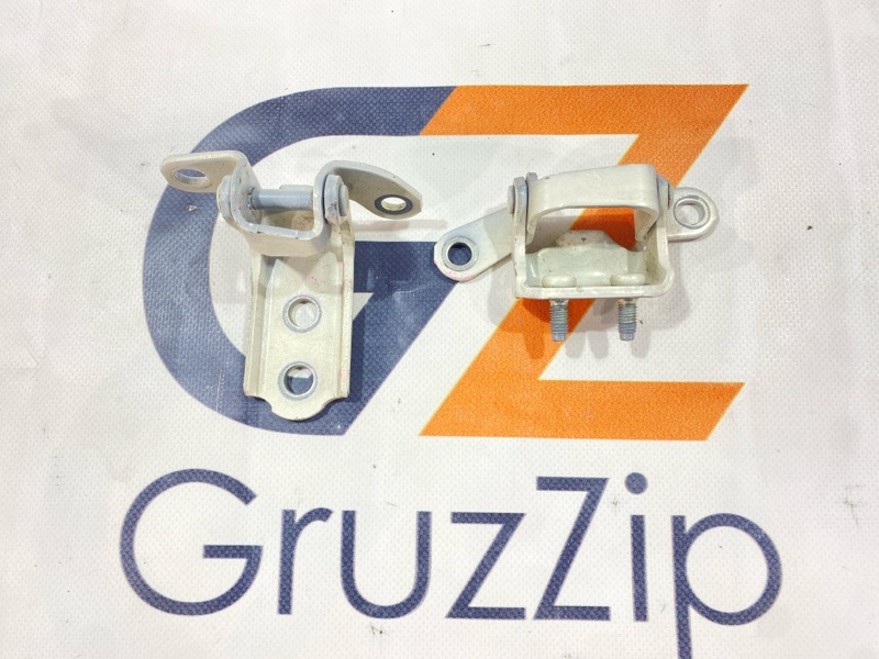 Петля двери Toyota Land Cruiser Cygnus UZJ100W 2UZ-FE 2000 задняя левая (б/у) Петля двери Toyota Land Cruiser Cygnus UZJ100W 2UZ-FE 2000 задняя левая (б/у)