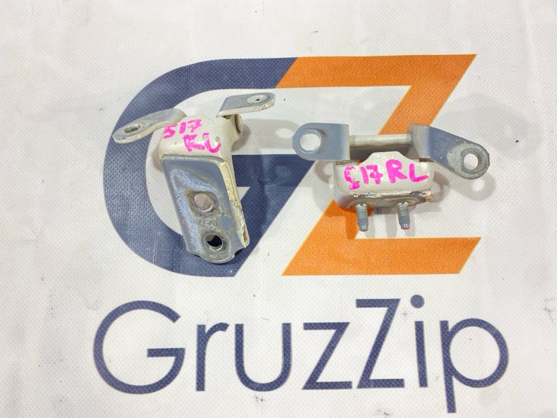 Петля двери Toyota Land Cruiser Cygnus UZJ100W 2UZ-FE 2000 задняя левая (б/у) Петля двери Toyota Land Cruiser Cygnus UZJ100W 2UZ-FE 2000 задняя левая (б/у)