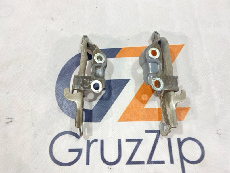 Петля капота Toyota Land Cruiser Cygnus UZJ100W 2UZ-FE 2000 (б/у) Петля капота Toyota Land Cruiser Cygnus UZJ100W 2UZ-FE 2000 (б/у)