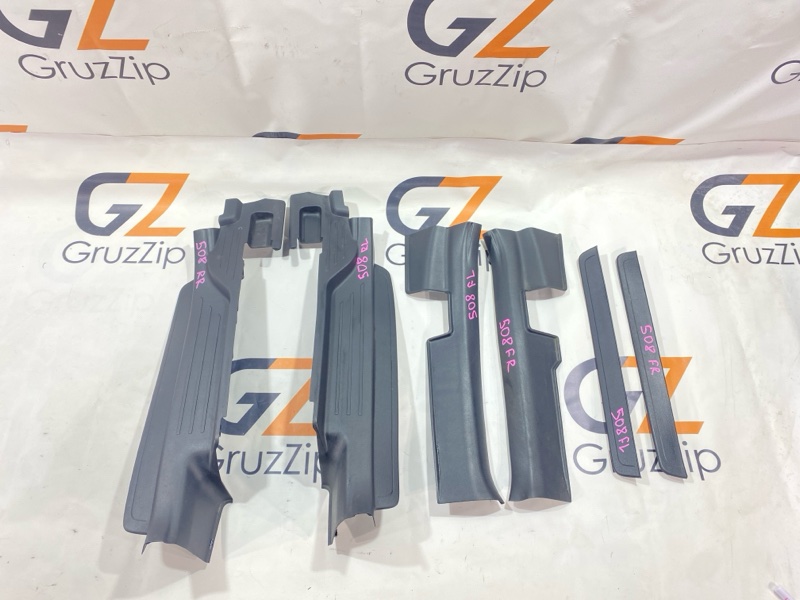 Порожек пластиковый Toyota WISH ZGE25W 2ZRFAE 2009 (б/у)