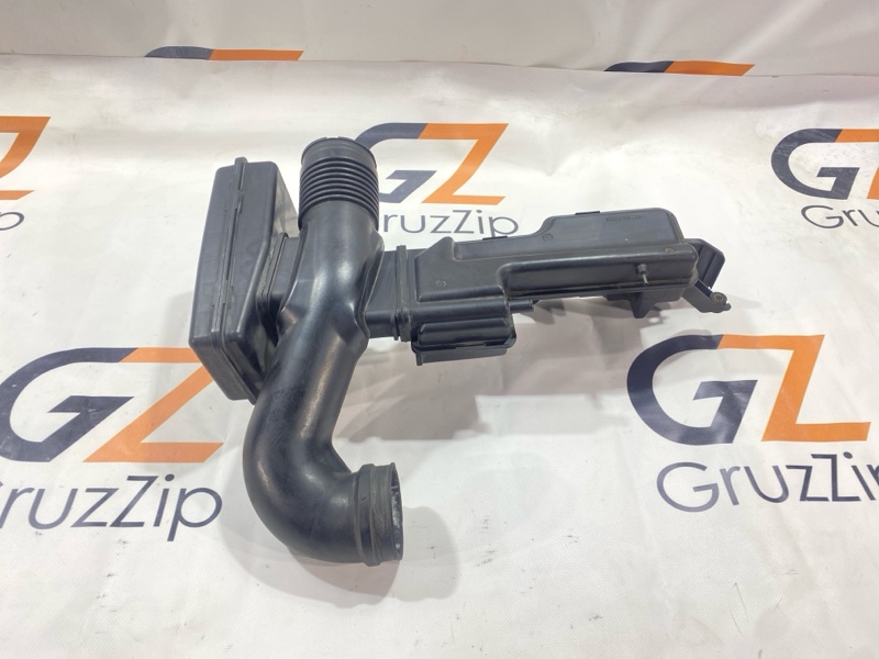 Патрубок воздушного фильтра Toyota Land Cruiser Cygnus UZJ100W 2UZ-FE 2000 (б/у) Патрубок воздушного фильтра Toyota Land Cruiser Cygnus UZJ100W 2UZ-FE 2000 (б/у)