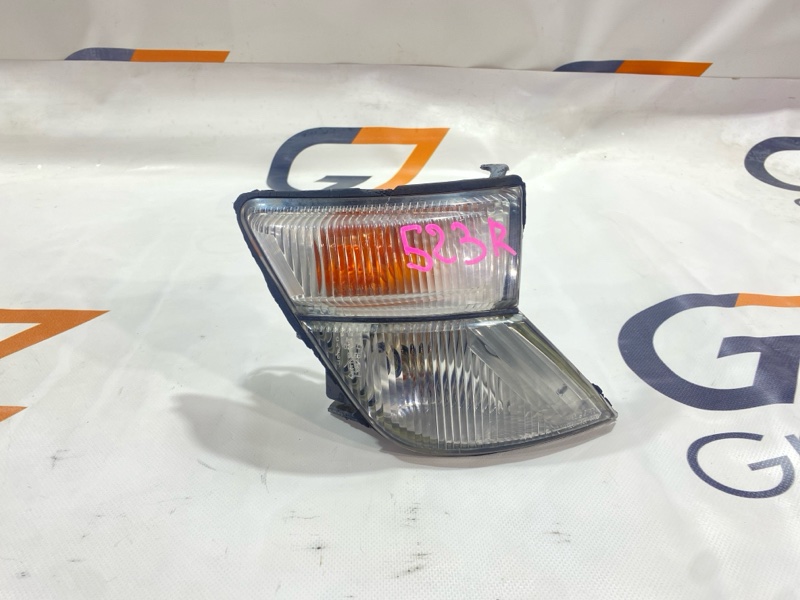 Габарит Nissan Safari WGY61 TB45E 1998 передний правый (б/у)